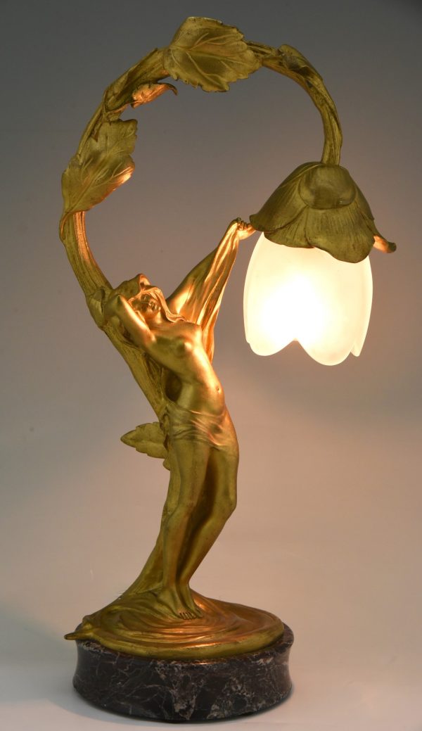 Art Nouveau lampe en bronze doré femme nue au fleur