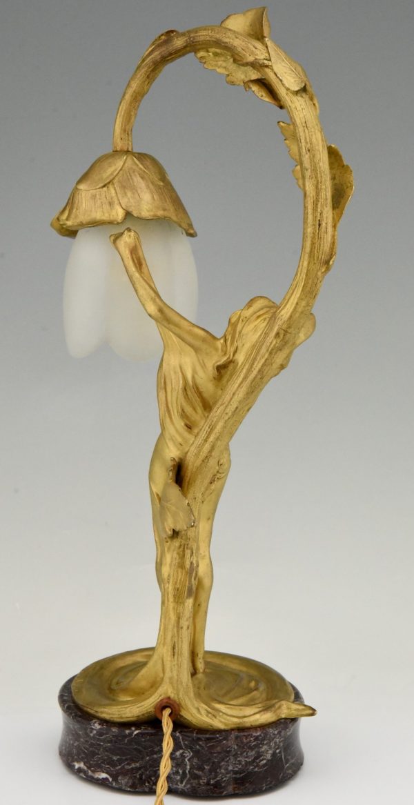 Art Nouveau lampe en bronze doré femme nue au fleur