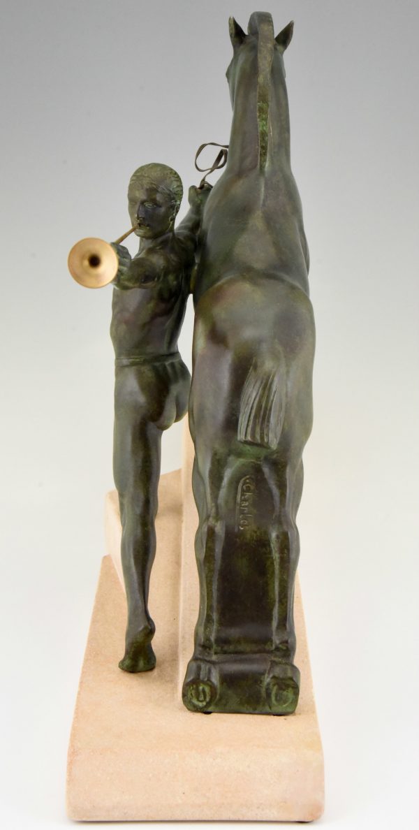 Art Deco sculptuur man met trompet en paard