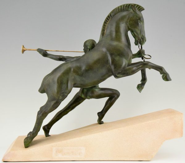 Art Deco sculptuur man met trompet en paard