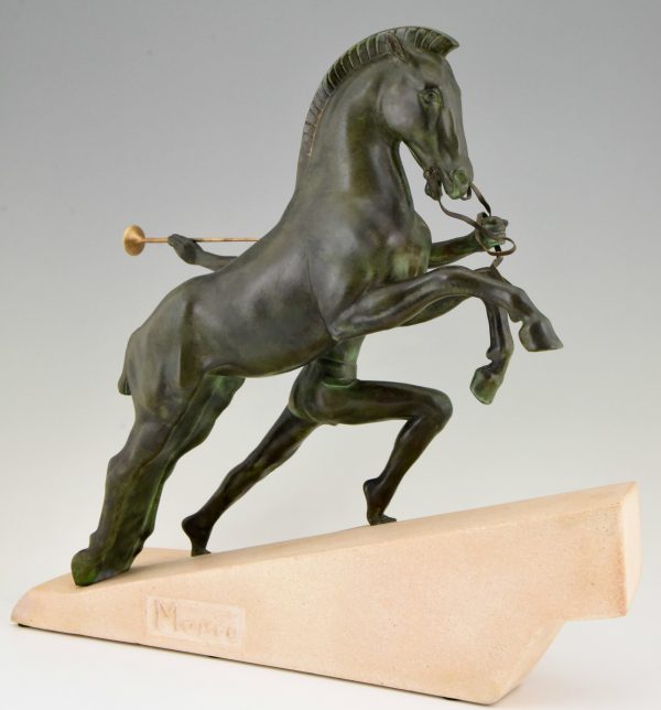 Art Deco sculptuur man met trompet en paard