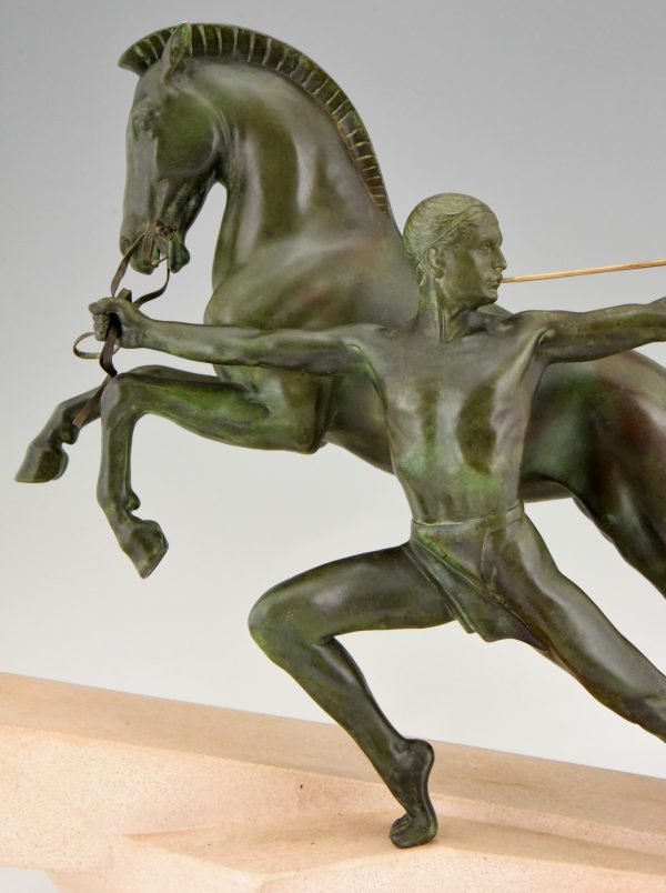 L’appel sculpture Art Deco homme à la trompette et cheval