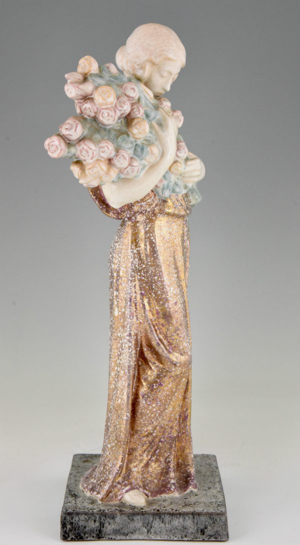 Art Deco Skulptur Keramik Frau mit Blumen