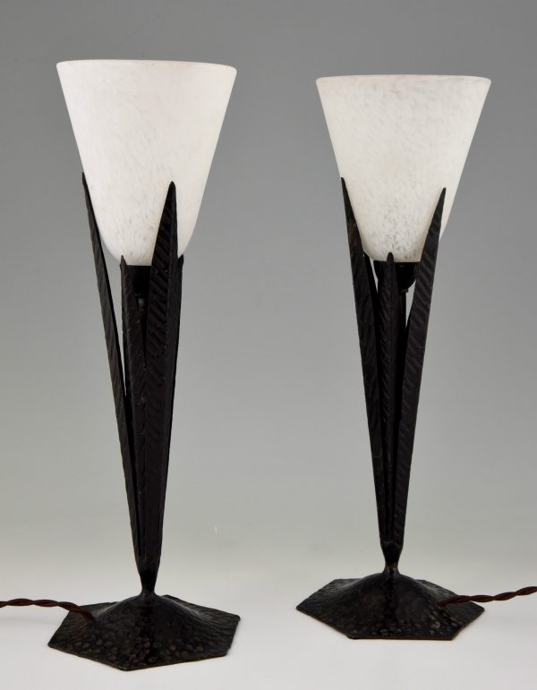 Ein Paar Art Deco Tischlampen Glass und Schmiedeeisen
