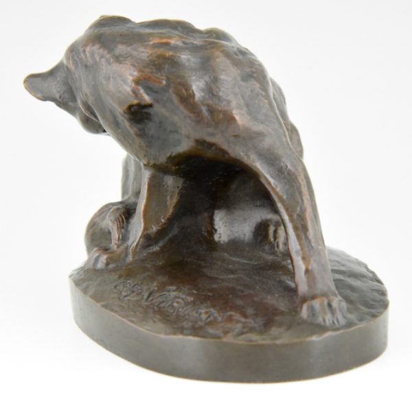 Art Deco bronze sculpture of a cat.