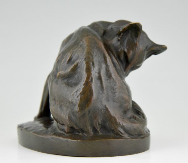 Art Deco bronze sculpture of a cat.