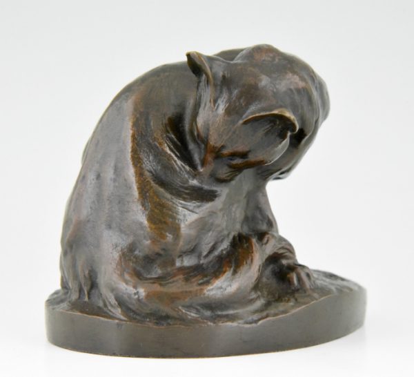 Art Deco bronze sculpture of a cat.