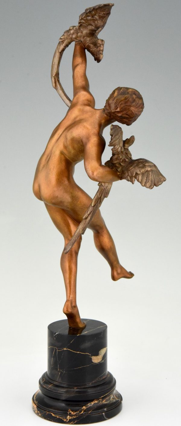 Art Deco bronzen sculptuur dansend naakt met papegaaien