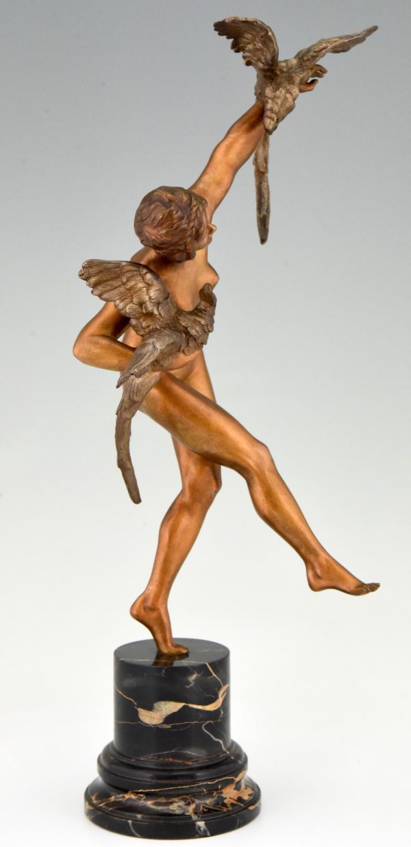 Sculpture en bronze Art Deco danseuse nue aux perroquets