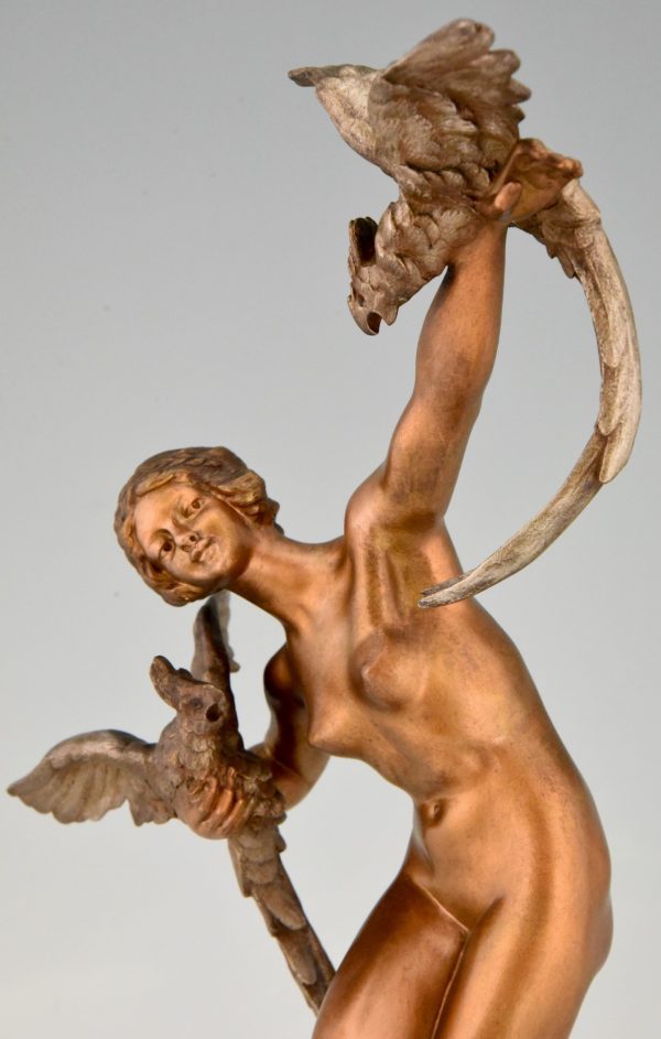 Art Deco bronzen sculptuur dansend naakt met papegaaien