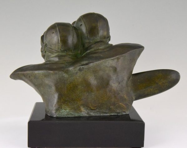 Sculpture en bronze Art Deco deux aviateurs pilots Costes et Bellonte