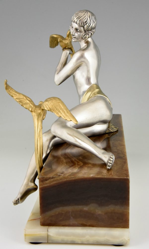 Art deco Bronze Skulptur Frauenakt mit Papageien.
