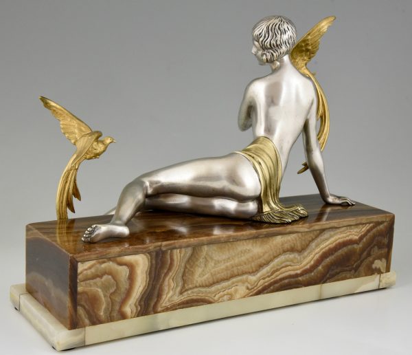 Sculpture bronze Art Deco femme nue avec perroquets.
