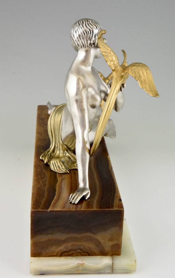 Art deco Bronze Skulptur Frauenakt mit Papageien.