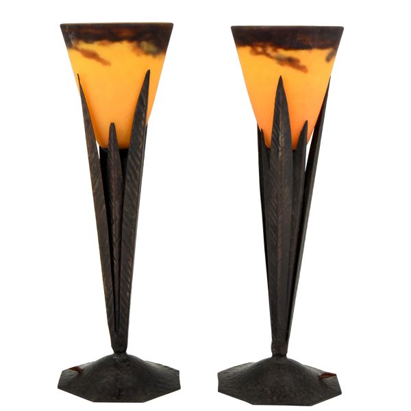 Paar Art Deco Tischlampen Pâte de verre und Schmiedeeisen