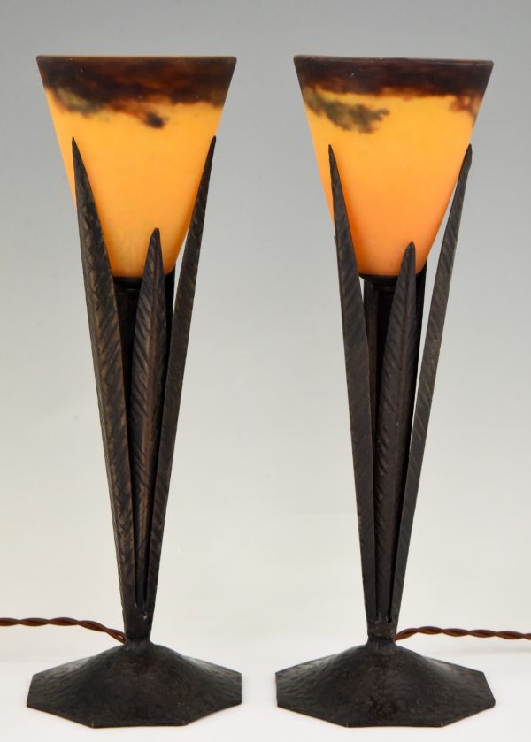 Paar Art Deco lampen in pâte de verre en smeedijzer