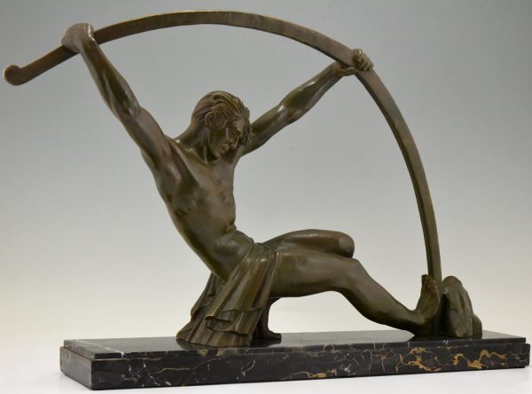 Art Deco sculpture en bronze “l’age du bronze” homme avec barre