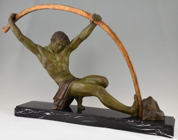 Art Deco sculpture athlete bending a bar, L’age du bronze