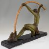 Art Deco sculpture athlete bending a bar, L’age du bronze