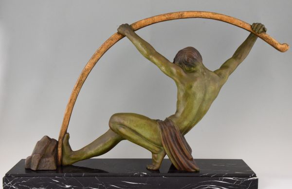 Art Deco sculpture athlete bending a bar, L’age du bronze