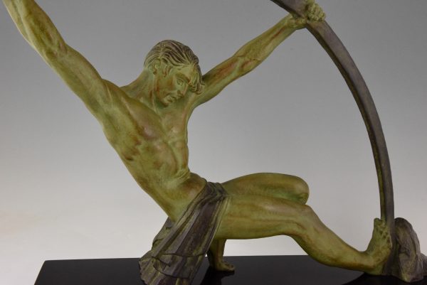 Art Deco Skulptur atletischer Mann mit Stab “l’age du bronze”