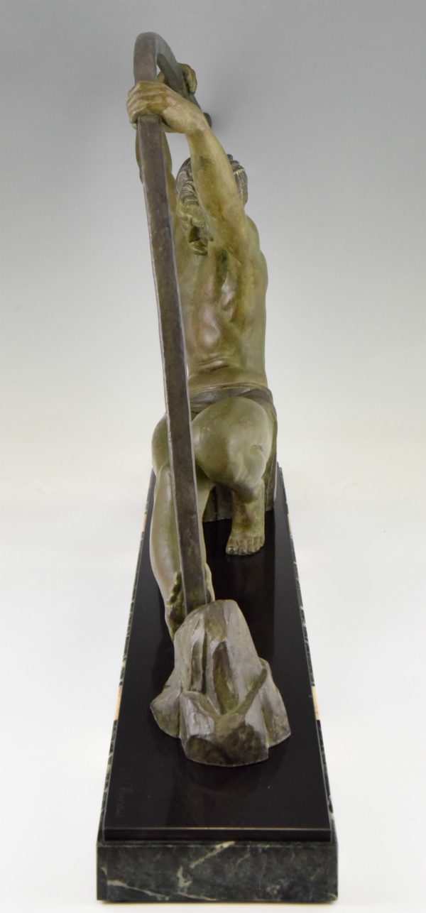 Art Deco sculpture “l’age du bronze” homme avec barre