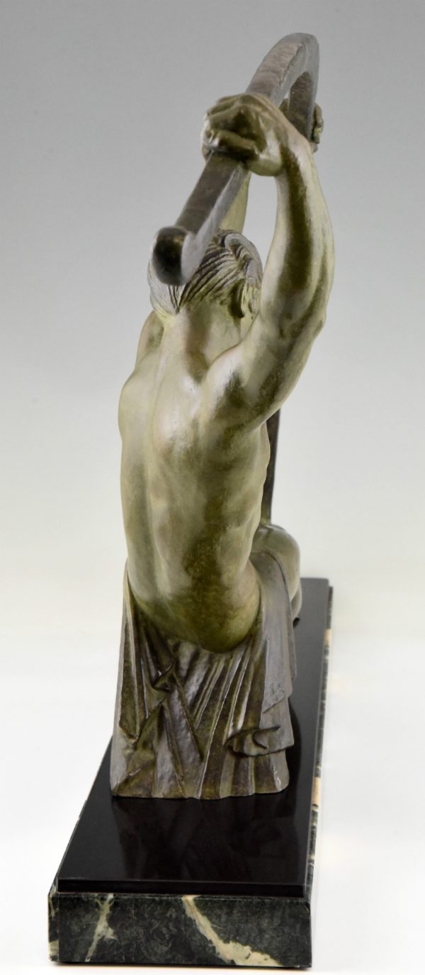 Art Deco sculpture “l’age du bronze” homme avec barre