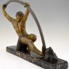 Art Deco Skulptur atletischer Mann mit Stab “l’age du bronze”