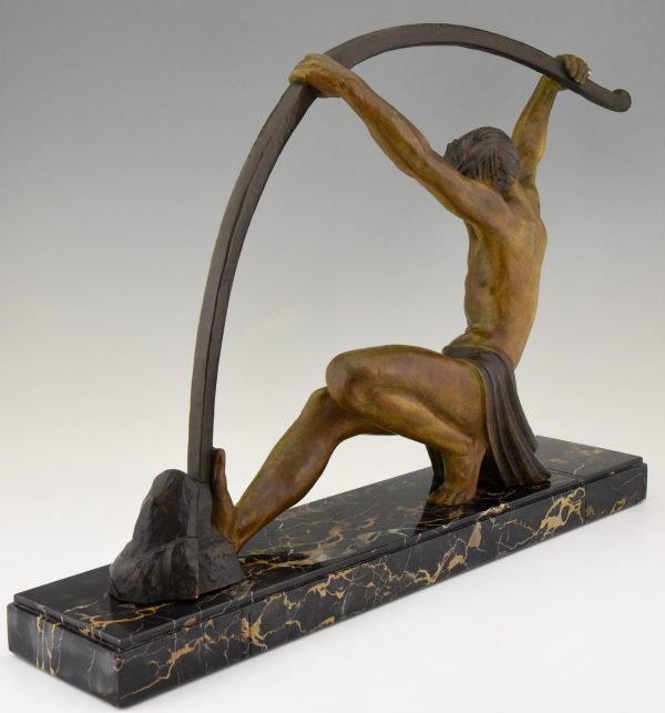 Art Deco sculpture “l’age du bronze” homme avec barre