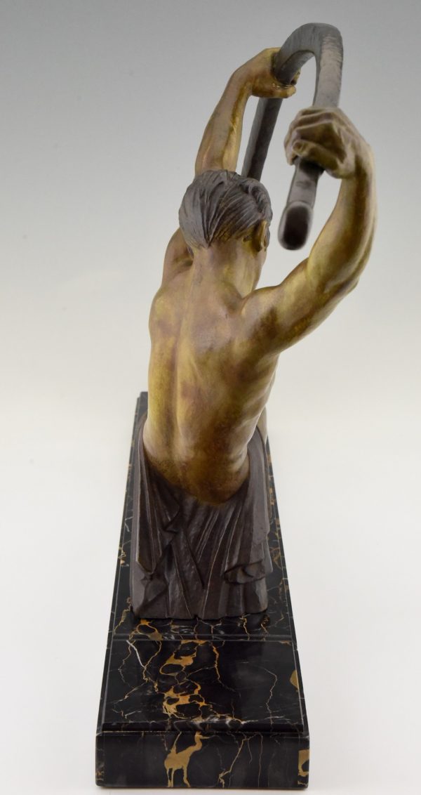 Art Deco sculpture “l’age du bronze” homme avec barre