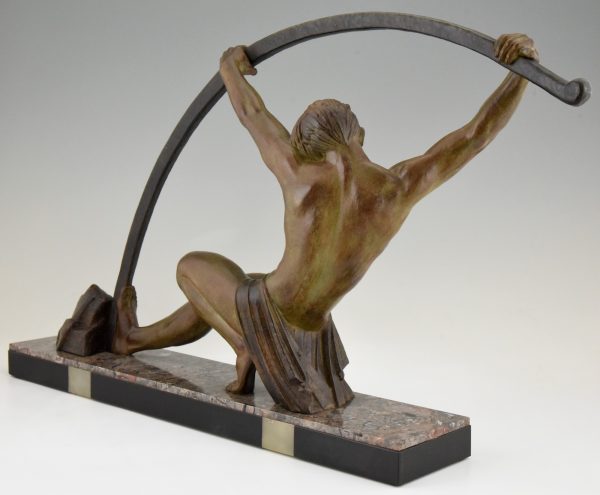 Art Deco sculpture “l’age du bronze” homme avec barre