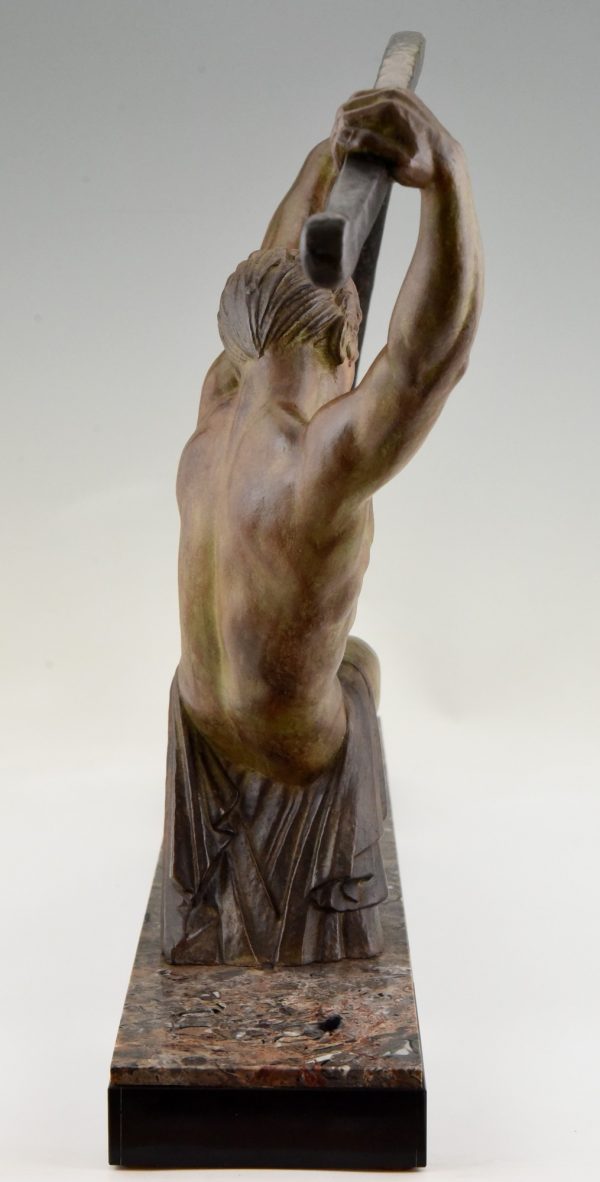 Art Deco sculpture “l’age du bronze” homme avec barre