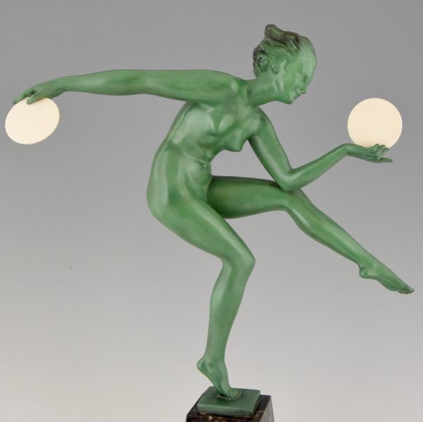 Art Deco sculpture d’une danseuse aux disques grand modèle