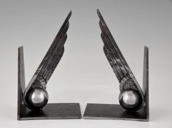 Art Deco Buchstützen Schmiedeeisen Flügel