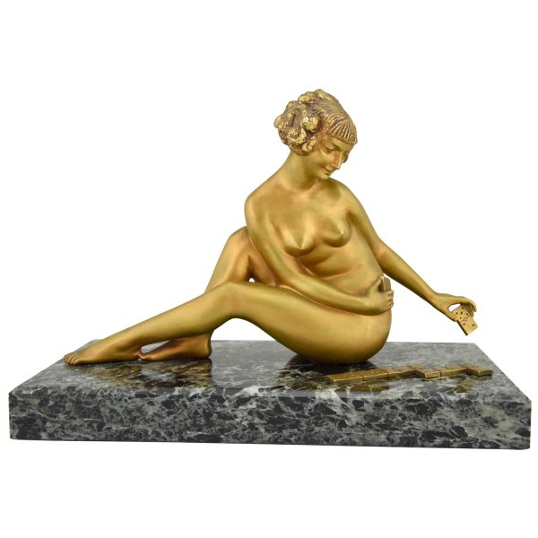 Art Deco sculpture en bronze nue jouant aux dominos