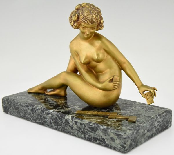 Art Deco sculpture en bronze nue jouant aux dominos