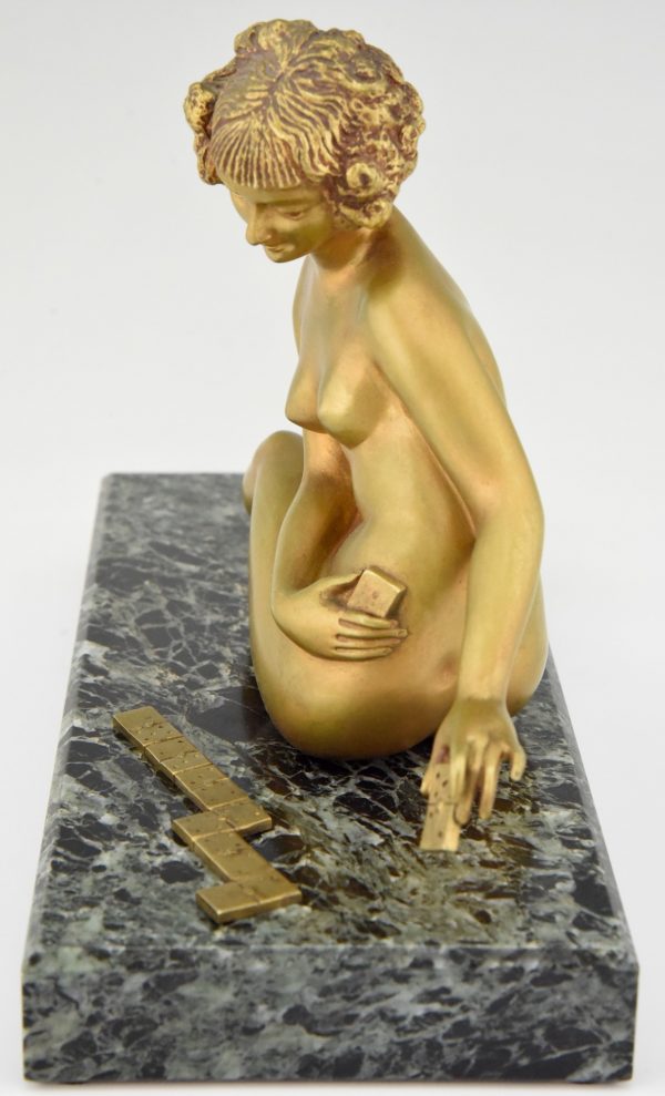 Art Deco sculptuur brons naakte vrouw met dominostenen