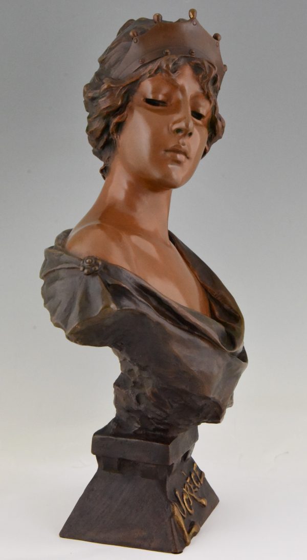 Art Nouveau bronze bust lady with crown Lucrece