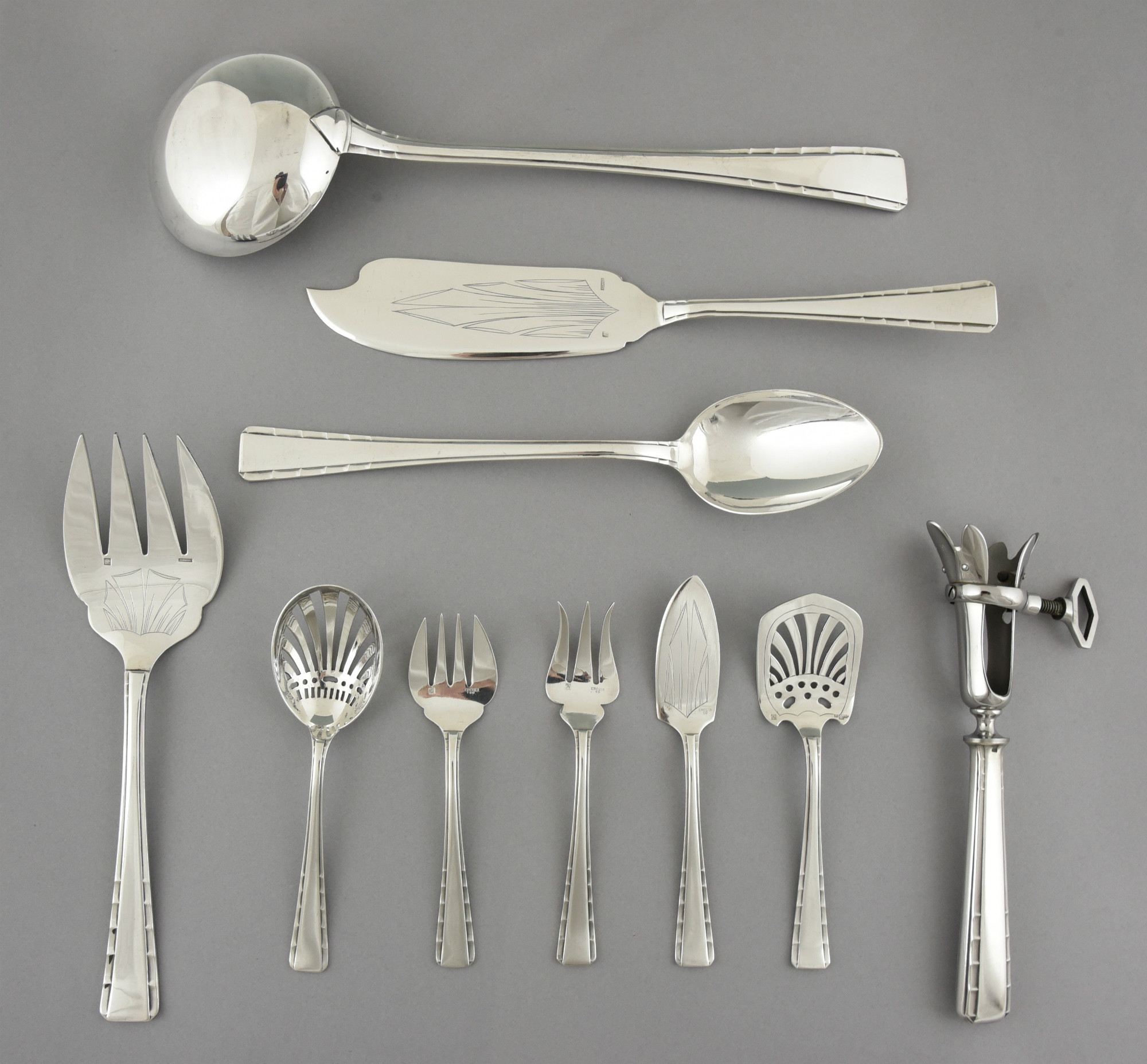 Art Deco silver plated cutlery set 118 pc in case Deconamic