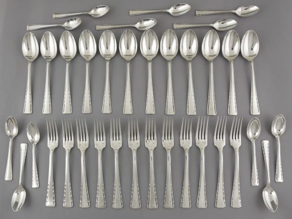 Ménagère Art Deco metal argenté 118 pc avec coffret