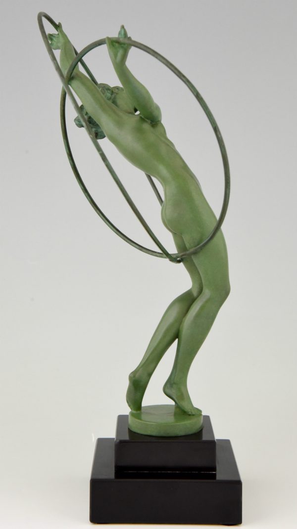 Sculpture Art deco danseuse nue au cerceaux