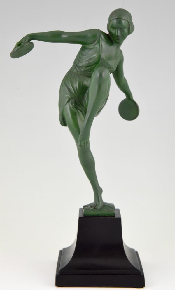 Art Deco sculpture danseuse aux cymbales.