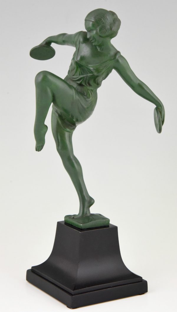 Art Deco sculpture danseuse aux cymbales.