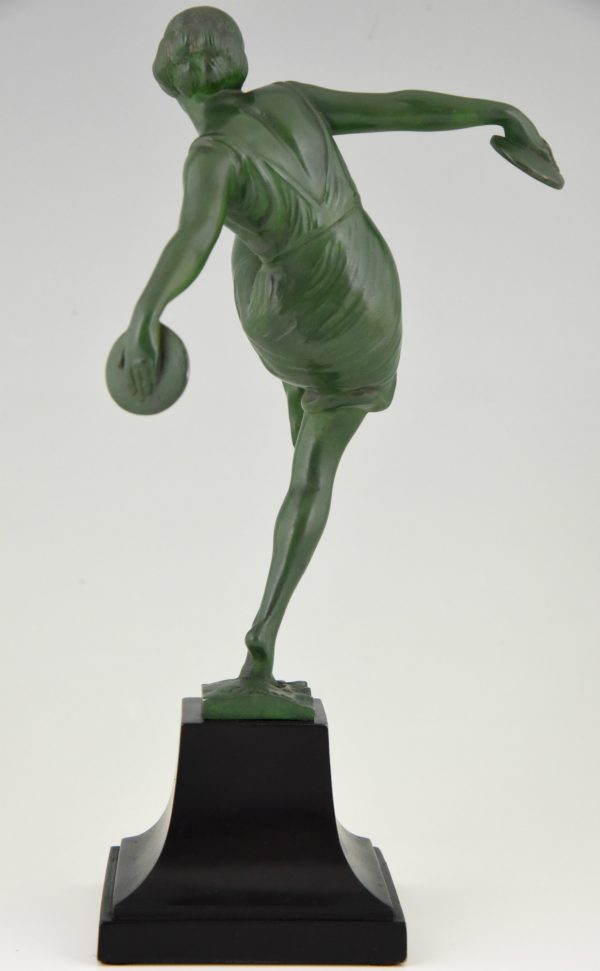 Art Deco sculpture danseuse aux cymbales.