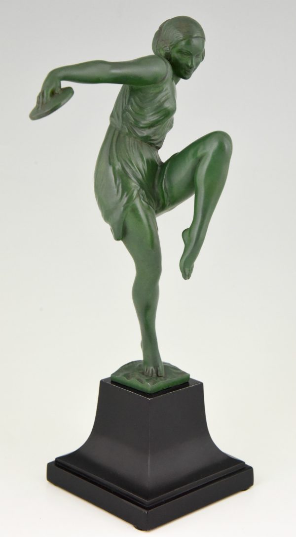 Art Deco sculpture danseuse aux cymbales.