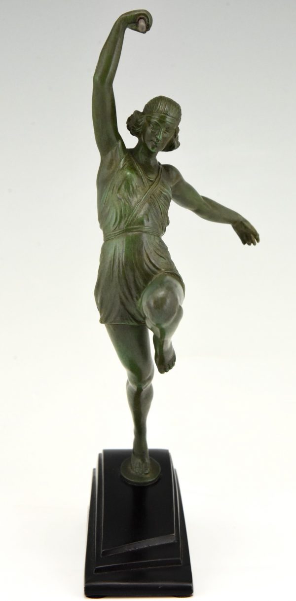 Art Deco sculpture femme à la lance