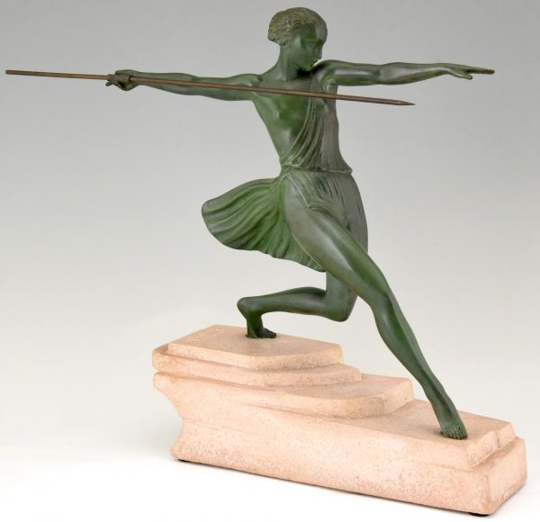 Art Deco sculptuur vrouw met speer Antiope