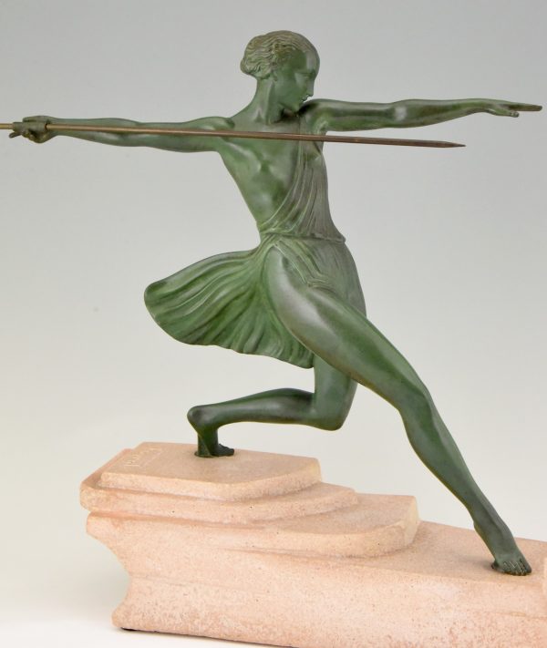 Art Deco sculpture femme à la lance Antiope