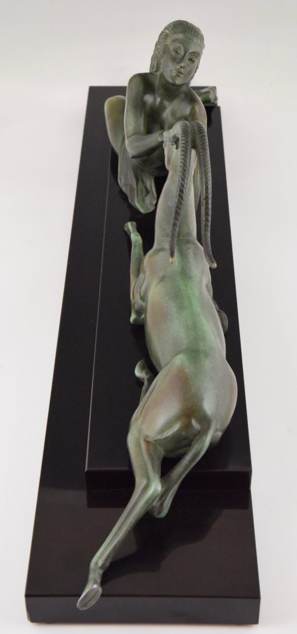 Art Deco sculpture femme nue et gazelle Seduction