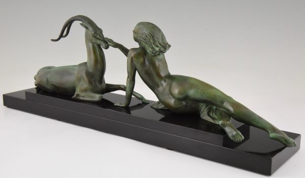 Art Deco sculpture femme nue et gazelle Seduction